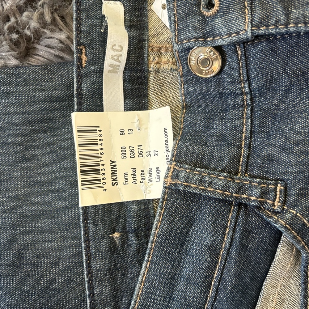 MAC Straight Fit Skinny Leg Jeans in Blue